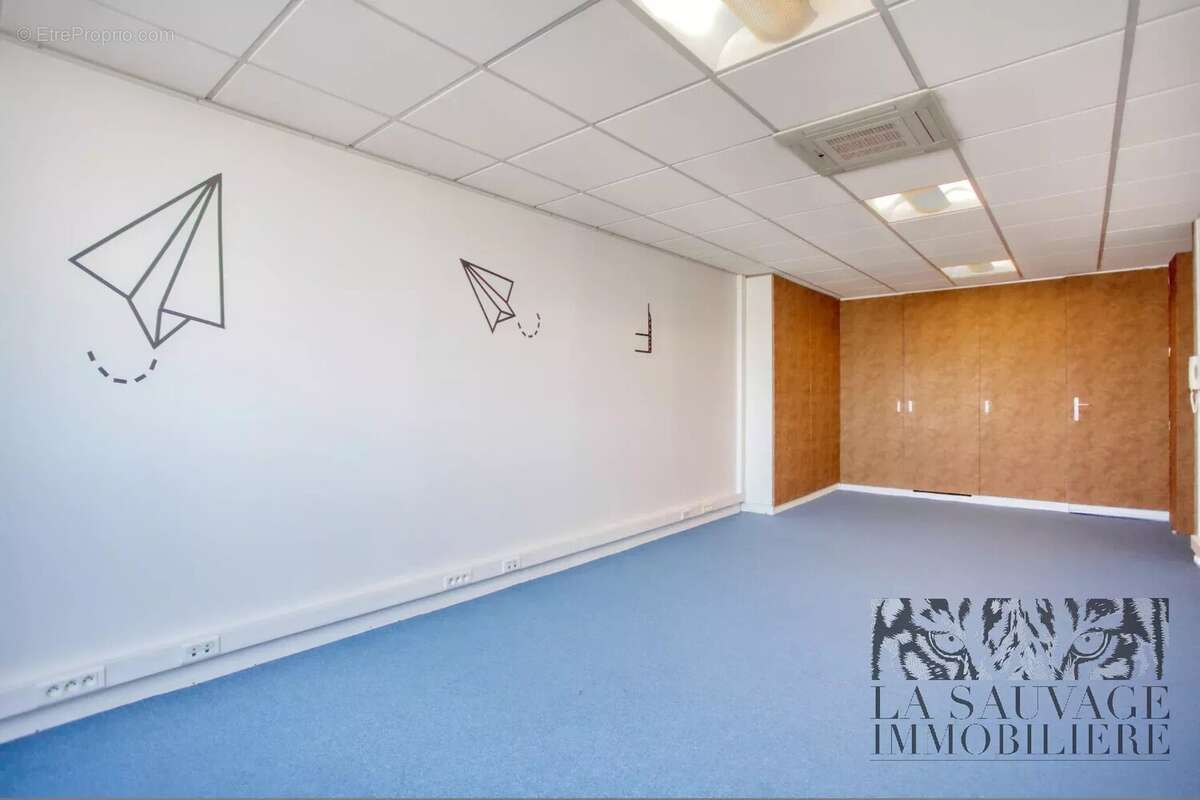 Commerce à NEUILLY-SUR-SEINE