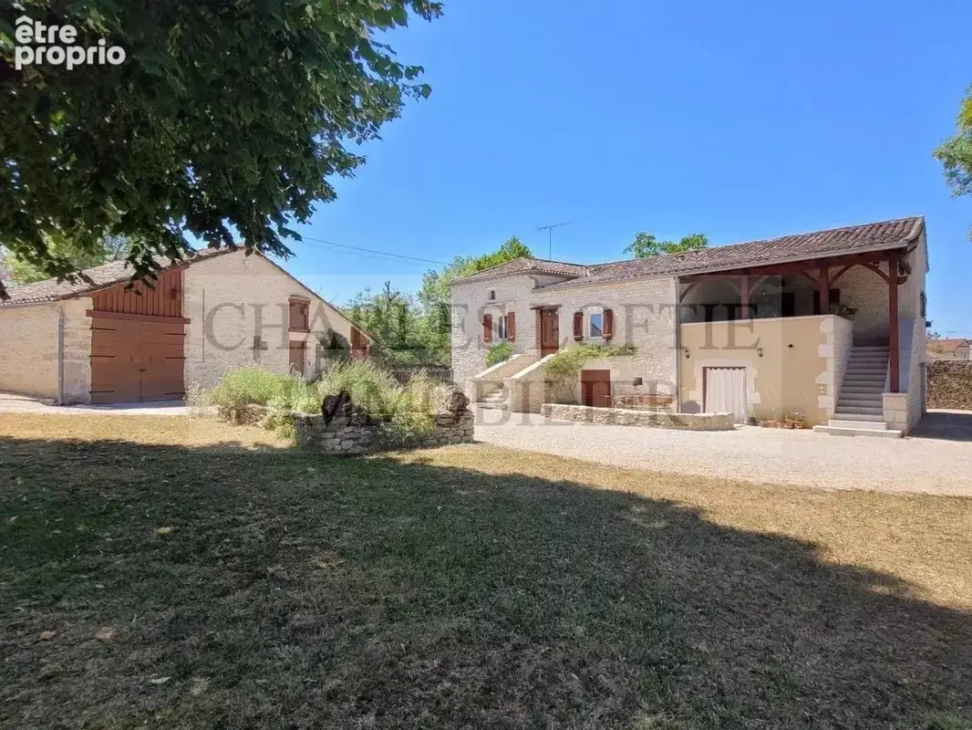 Maison à AUJOLS