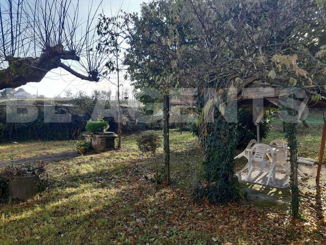 maison bourg jardin  MR BOURIE - Maison à BOURG