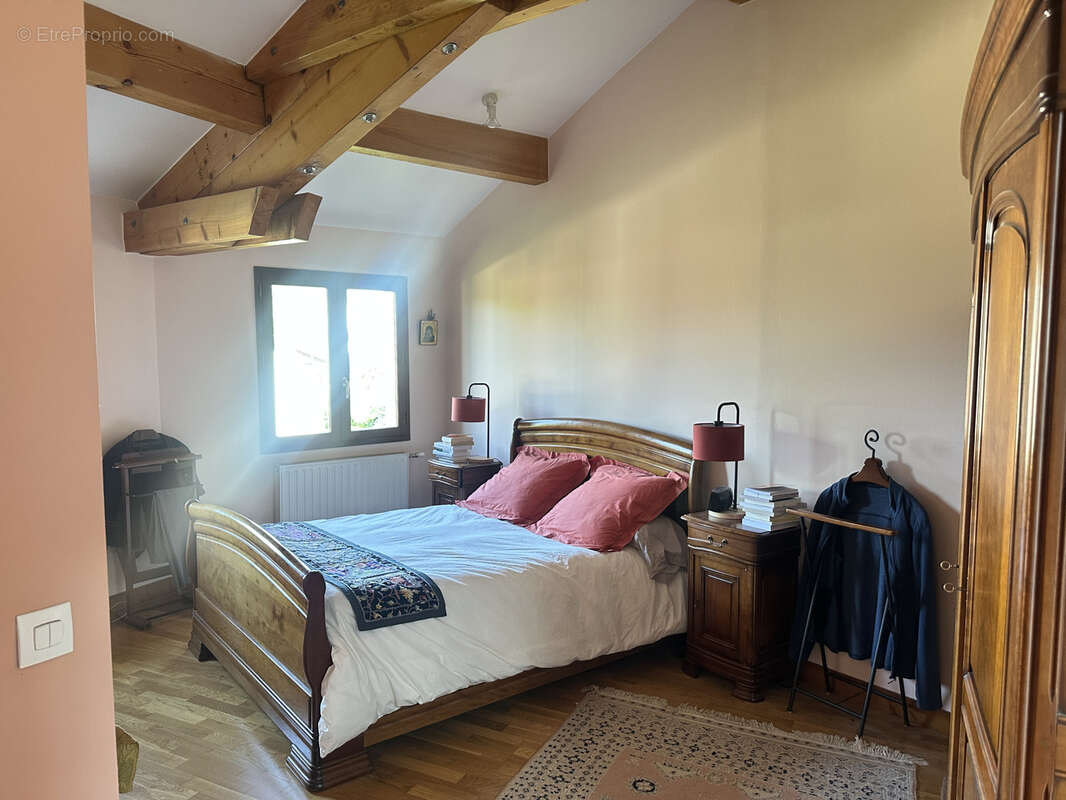 Maison à LE CHAMBON-FEUGEROLLES