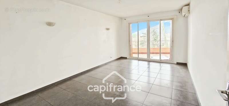 Appartement à CUERS