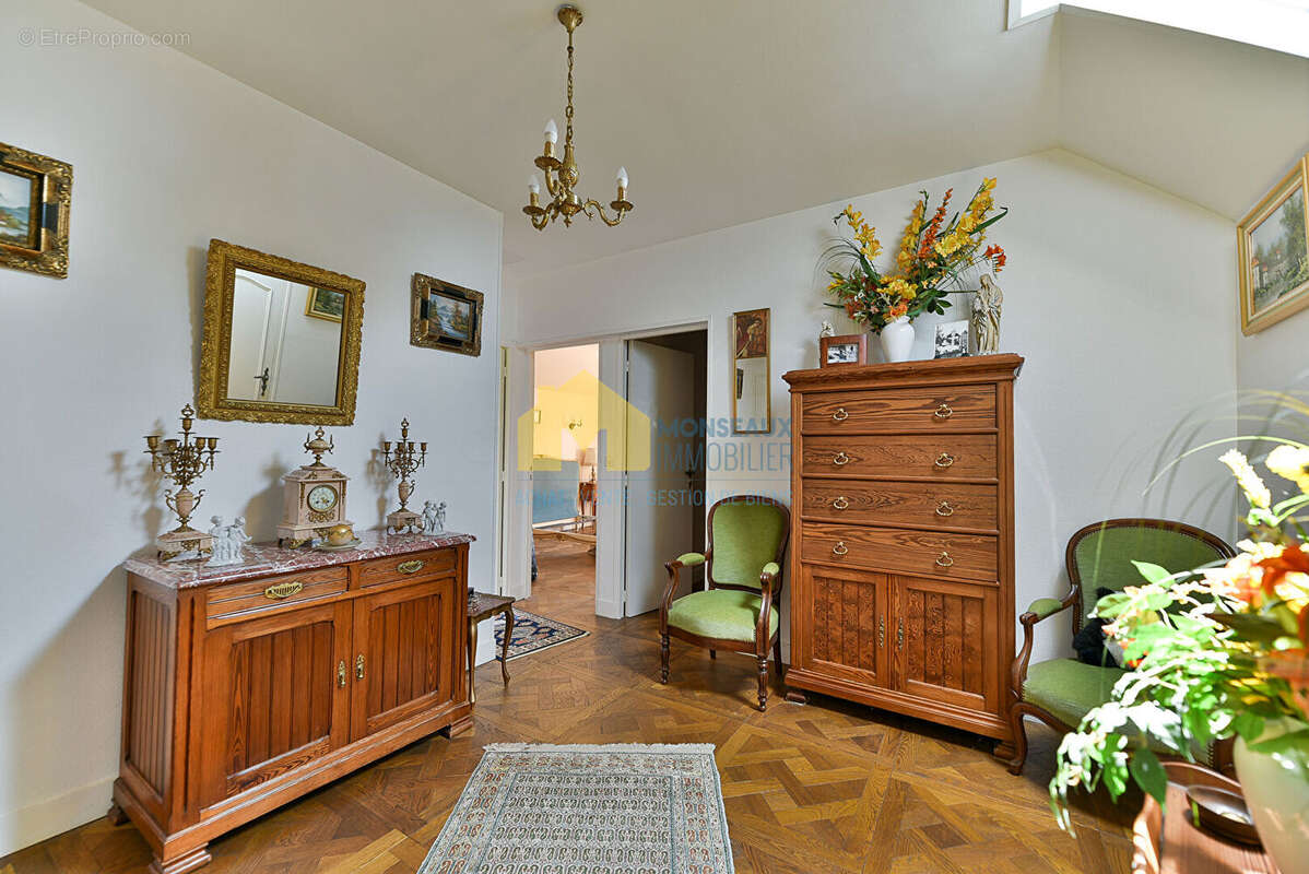 Maison à SAINTE-GENEVIEVE-DES-BOIS