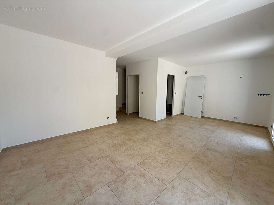 Maison Saint Maximin La Sainte Baume 4 pièce(s) 80,82 m2 - photo 3