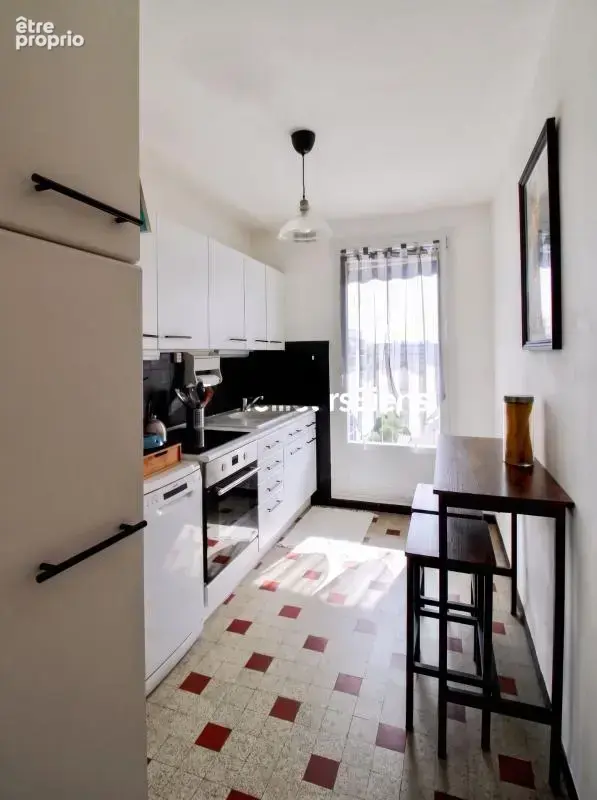 VILLEURBANNE CUSSET, appartement T3 de 68 m² coup de cœur avec ascenseur - Balcon - Cave - 1 place de stationnement  - Garage en - photo 5