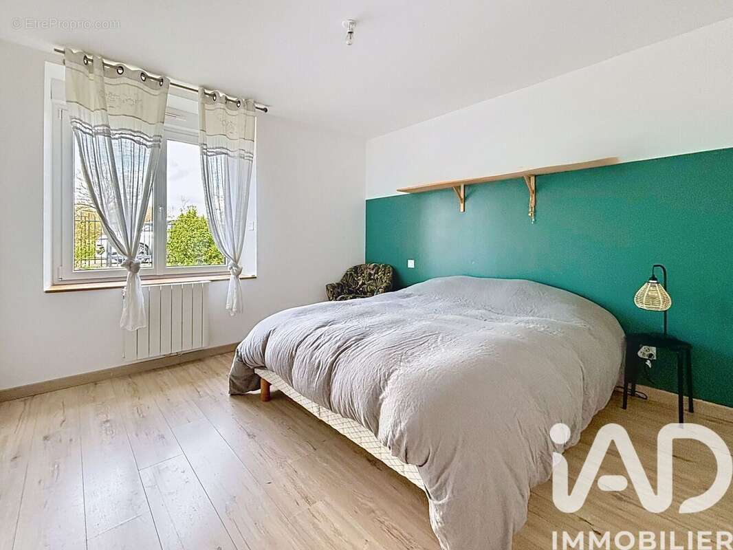 Maison 164 m² à Sainte-Gemmes-Le-Robert  - photo 9