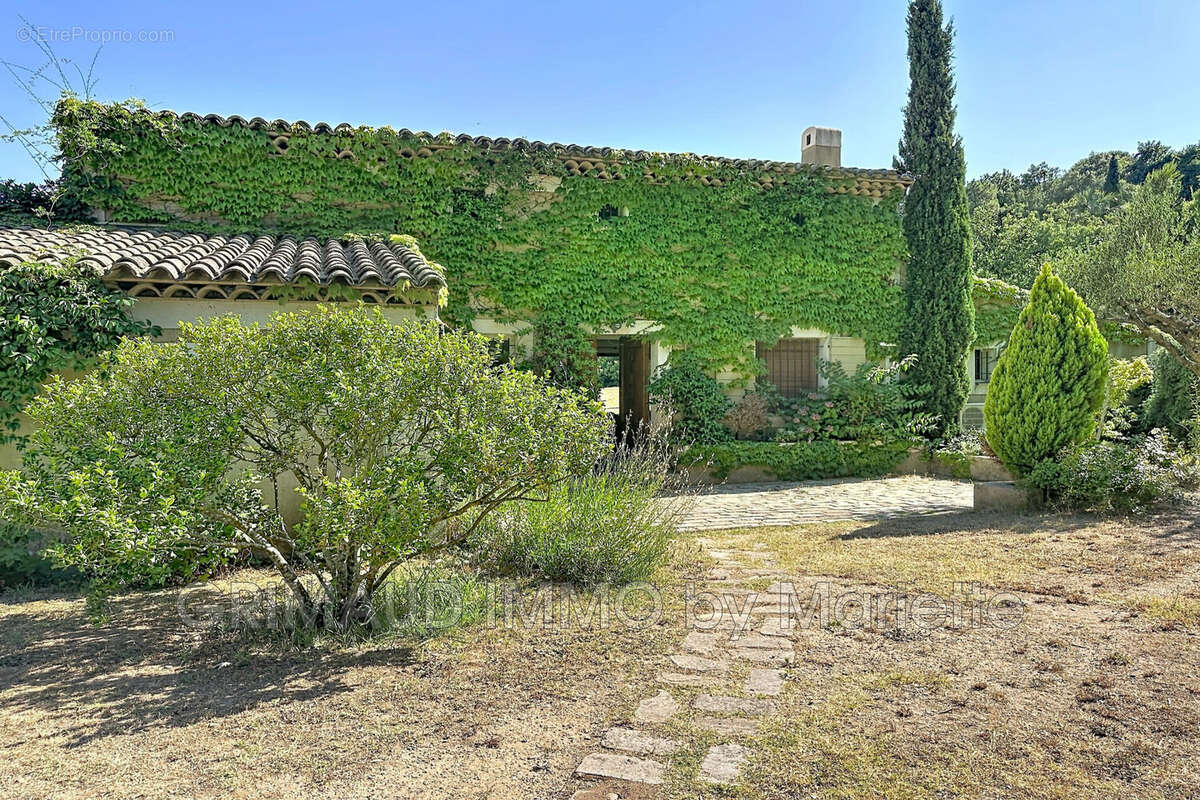 Maison à LA GARDE-FREINET