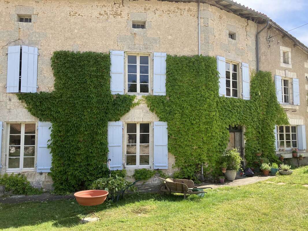 Maison à AUBETERRE-SUR-DRONNE