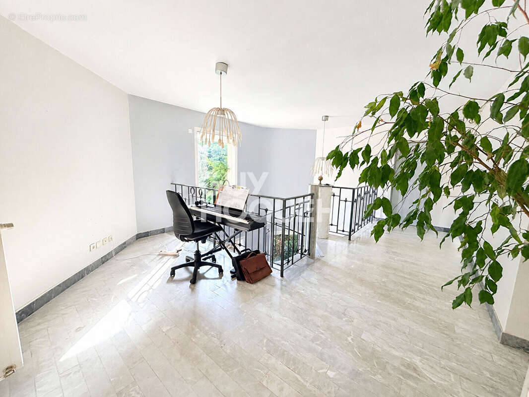 Maison 4 chambres garage piscine - photo 11