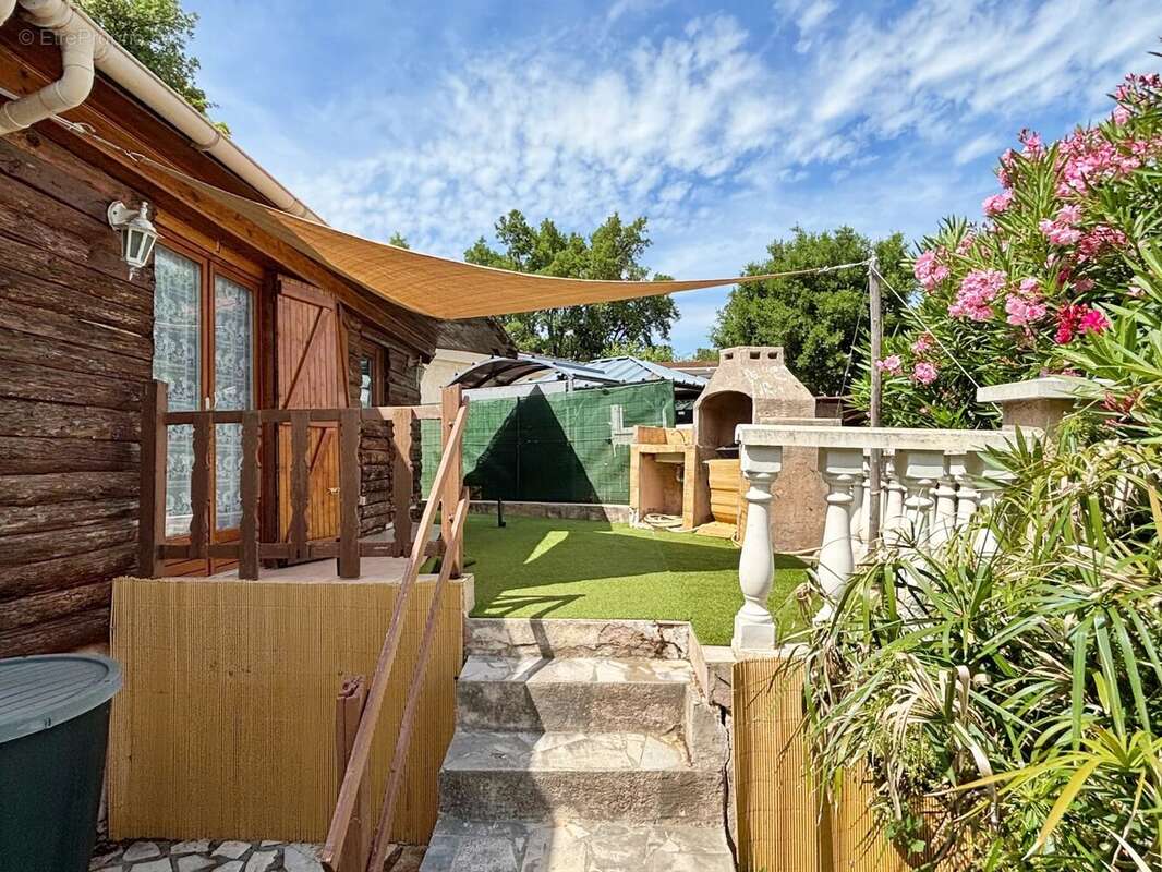 Maison à ROQUEBRUNE-SUR-ARGENS