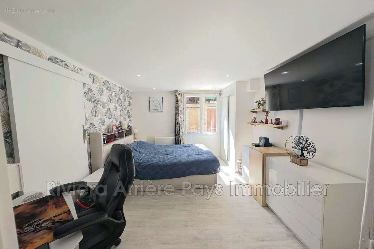 Appartement à PUGET-THENIERS