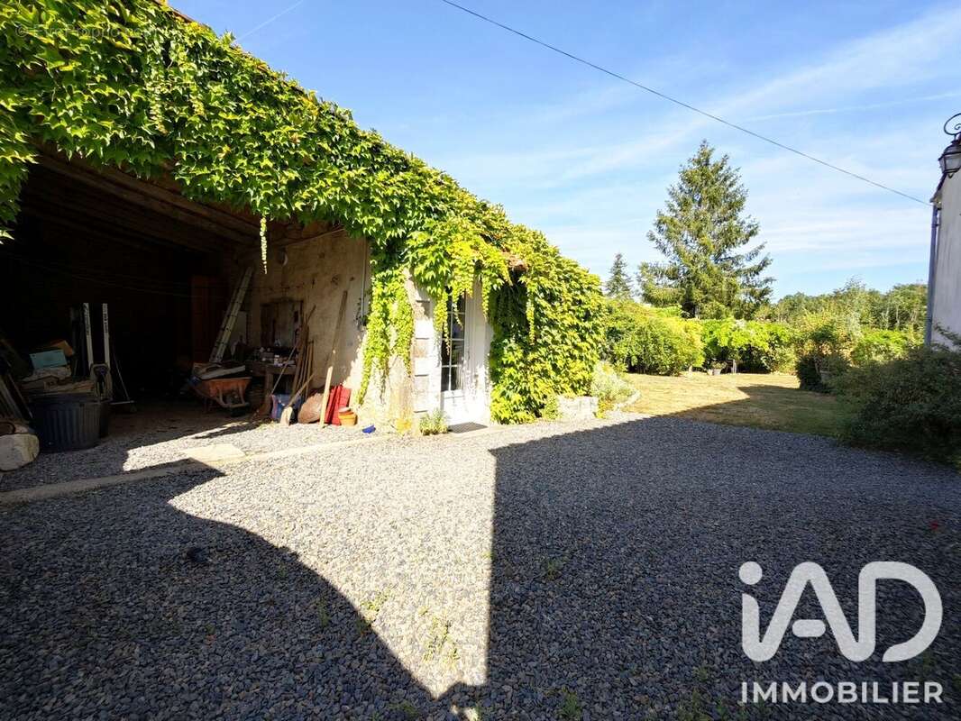 Maison 181 m² à Romazieres  - photo 6