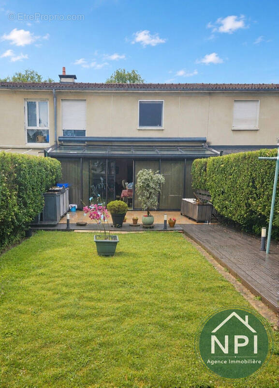 Maison à VAUX-LE-PENIL