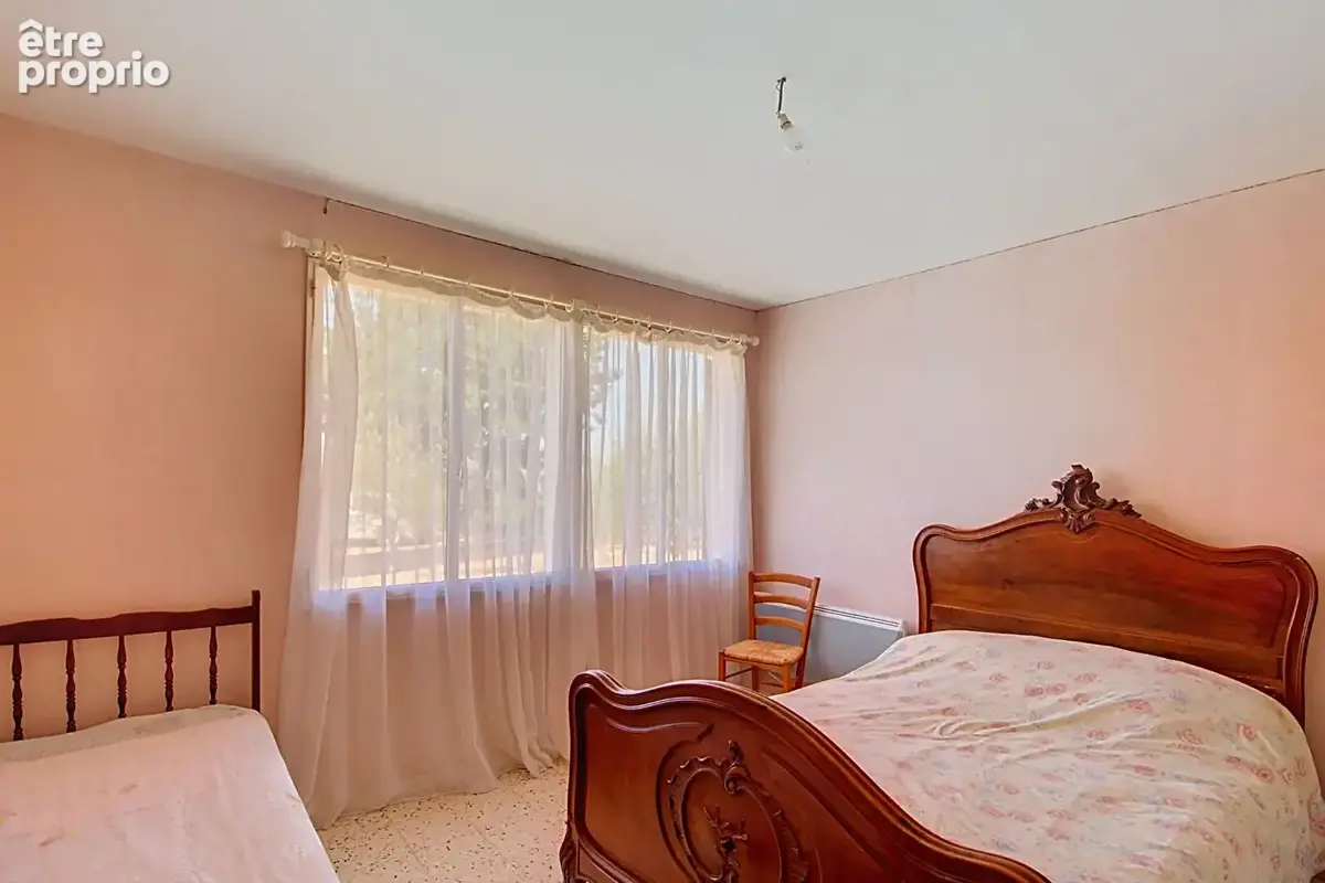 A VENDRE EN EXCLUSIVITÉ !  A SAINT-ANTONIN DU VAR - Maison de plain-pied de 82m² + garage  sur un terrain de 2300 m² - photo 5