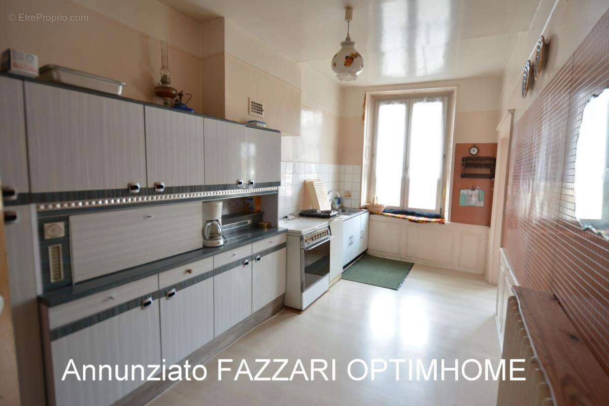 À vendre en exclusivité : Grande maison de ville historique à rénover, avec commerce – centre-ville de Stenay (proche Belgique e - photo 7