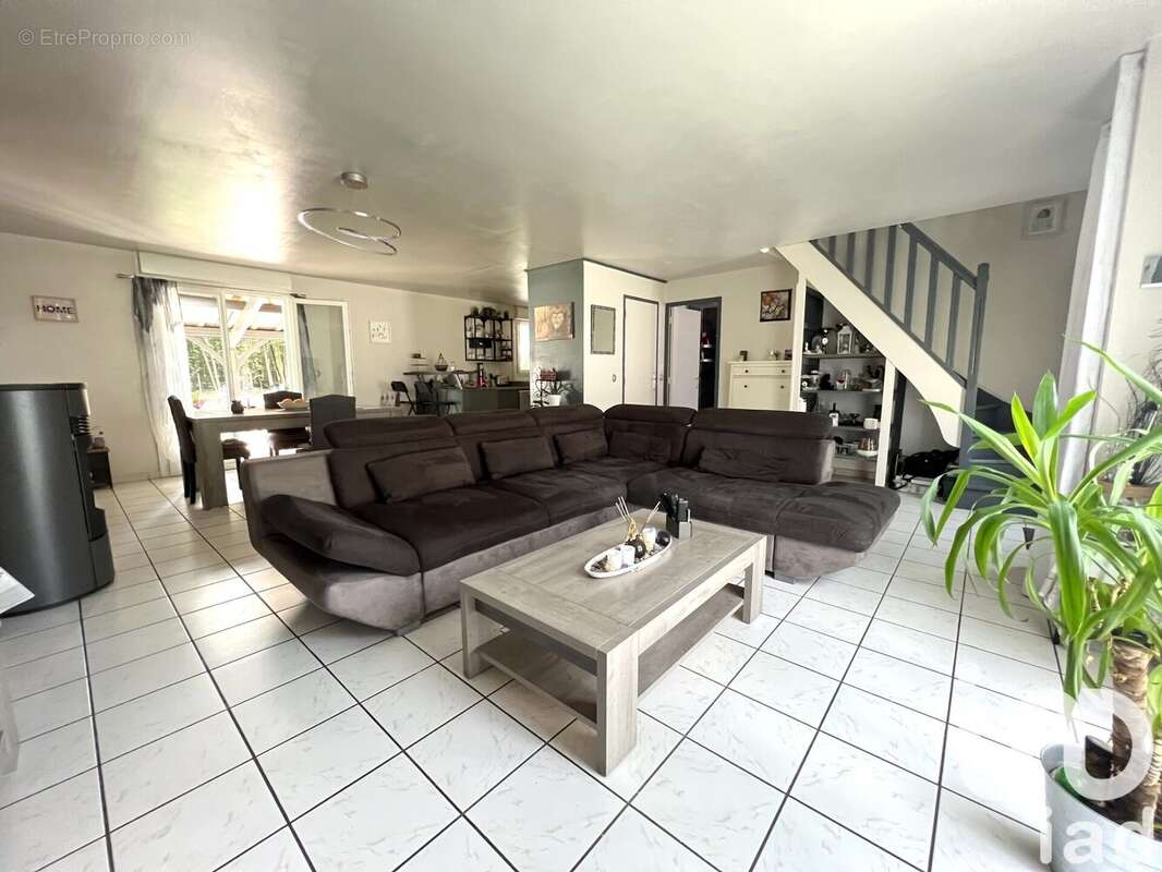 Photo 2 - Maison à BAZOCHES-SUR-LE-BETZ