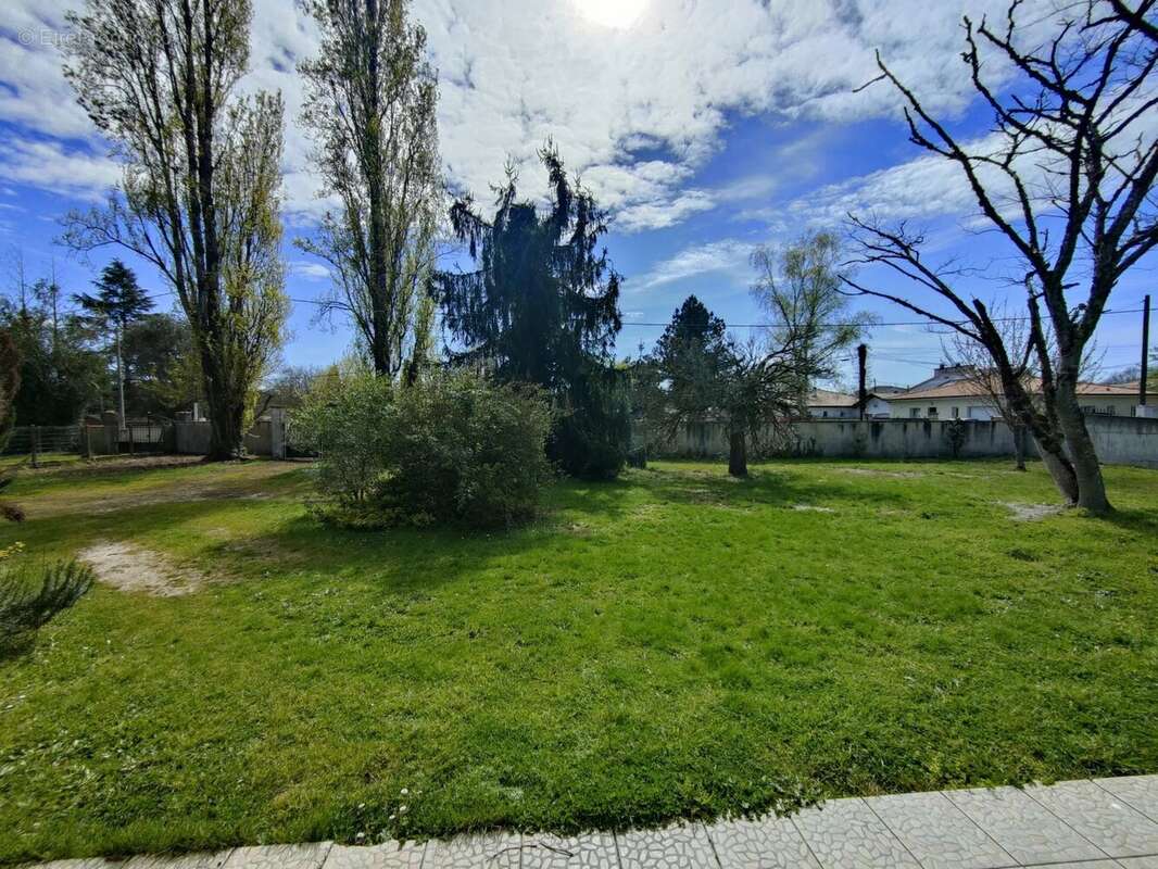 Maison à SAUCATS