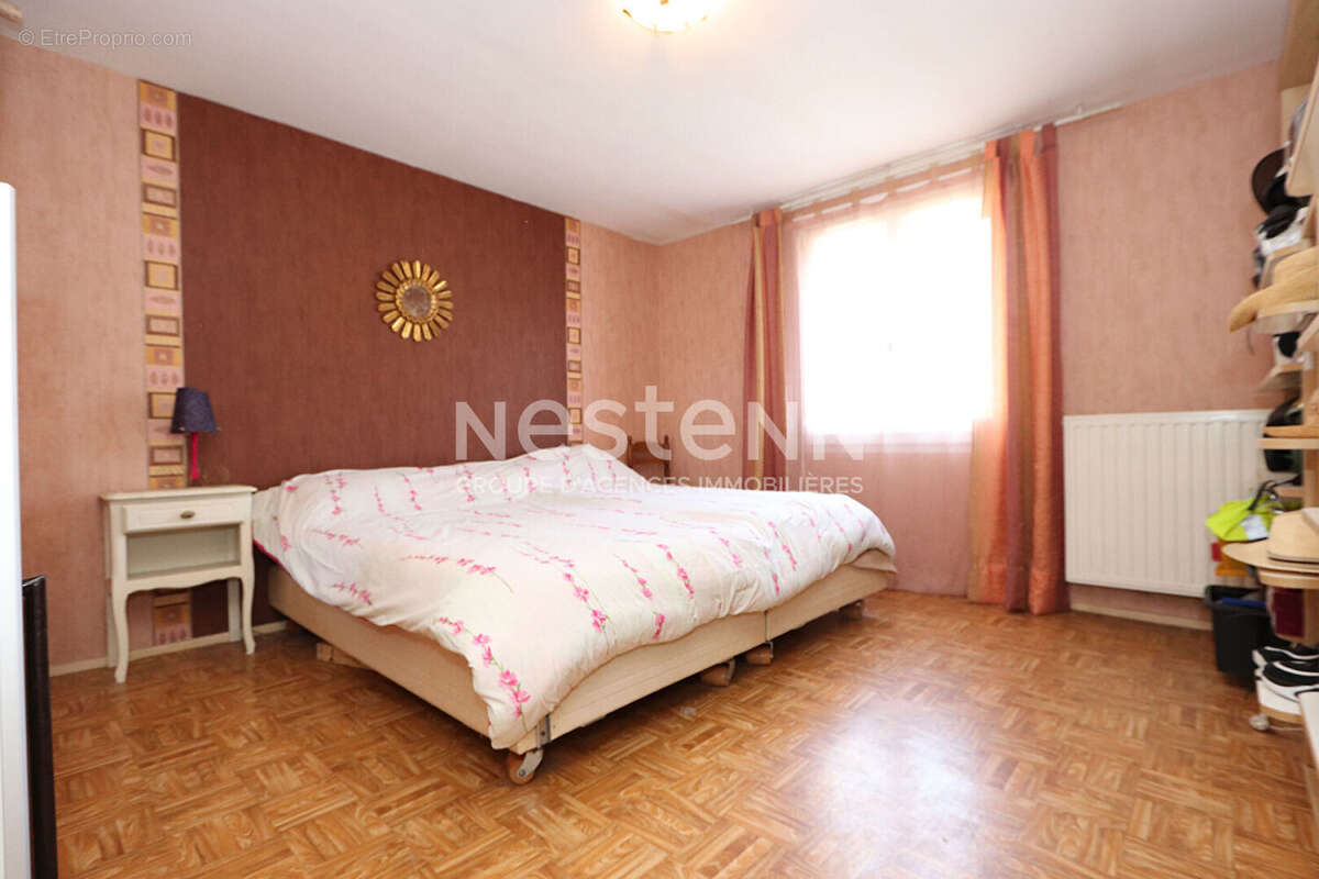 Spacieuse maison familiale non mitoyenne avec grand terrain - 126 m² habitables - photo 7