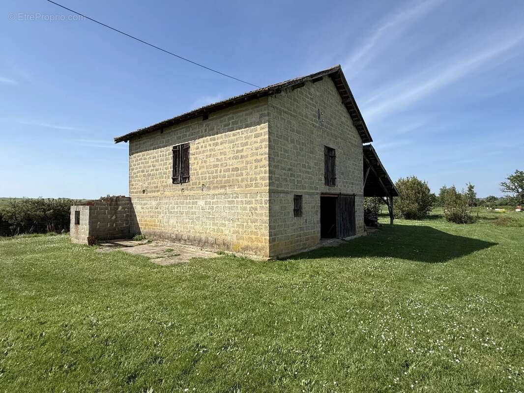 Maison à AVERON-BERGELLE