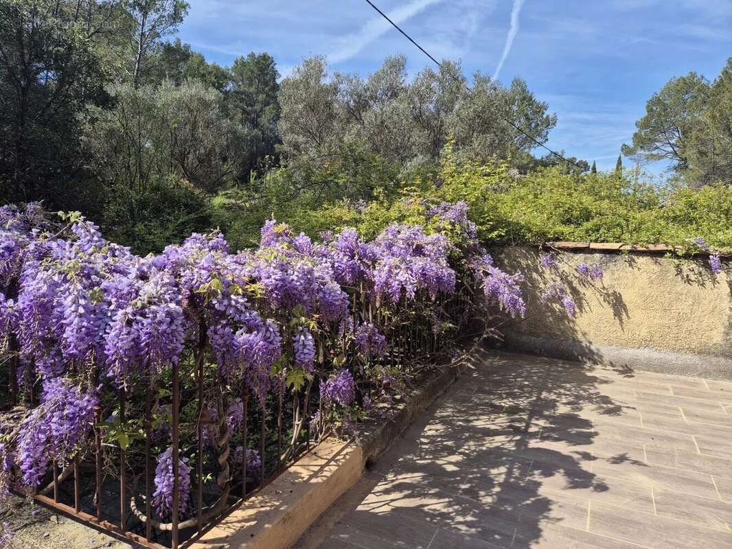 Maison à ENTRECASTEAUX