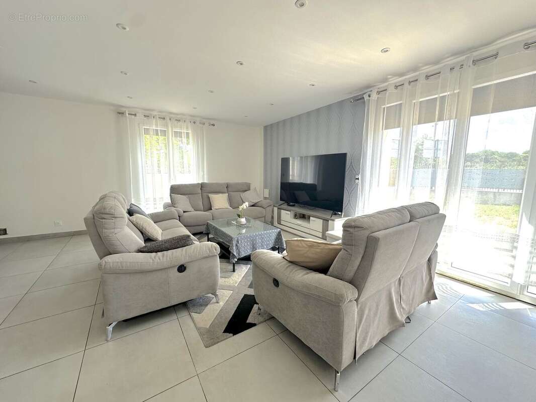 Maison à VIGNEUX-SUR-SEINE