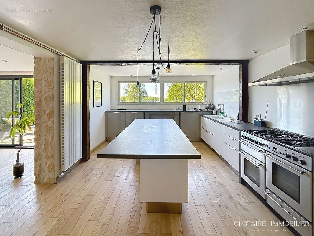 Maison 186 m² à Saint-Sauveur  - photo 9