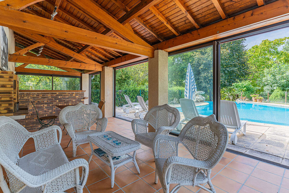 Maison de style basque alliant charme et élégance - photo 16