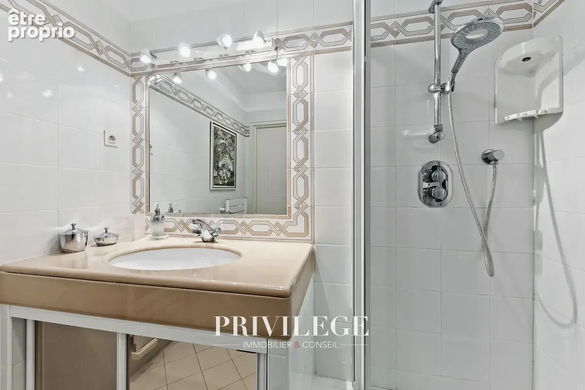 Exclusivité - Grand Duc - Vue féerique - Somptueux appartement 4 Pièces - photo 20