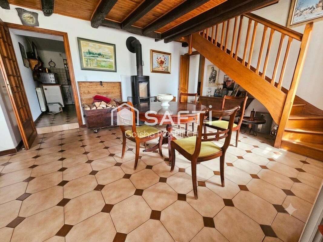 Maison 135 m² à Virieu  - photo 4