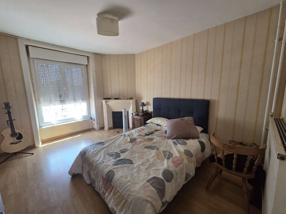 Appartement 181 m² à Saint-Junien  - photo 9