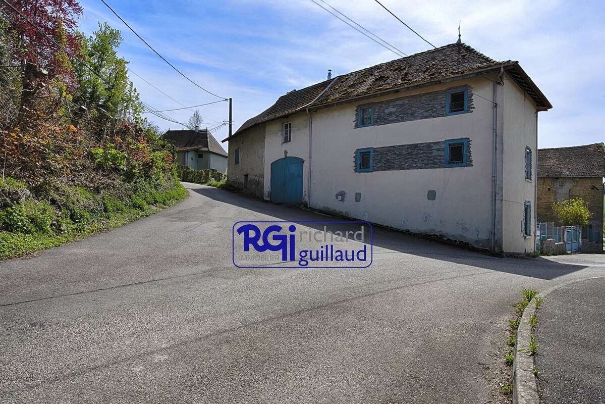 Maison à LA TOUR-DU-PIN