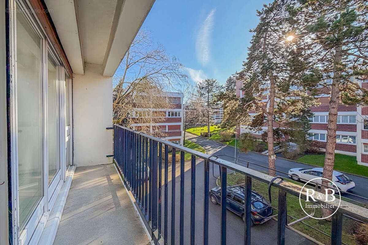 Appartement à LES CLAYES-SOUS-BOIS