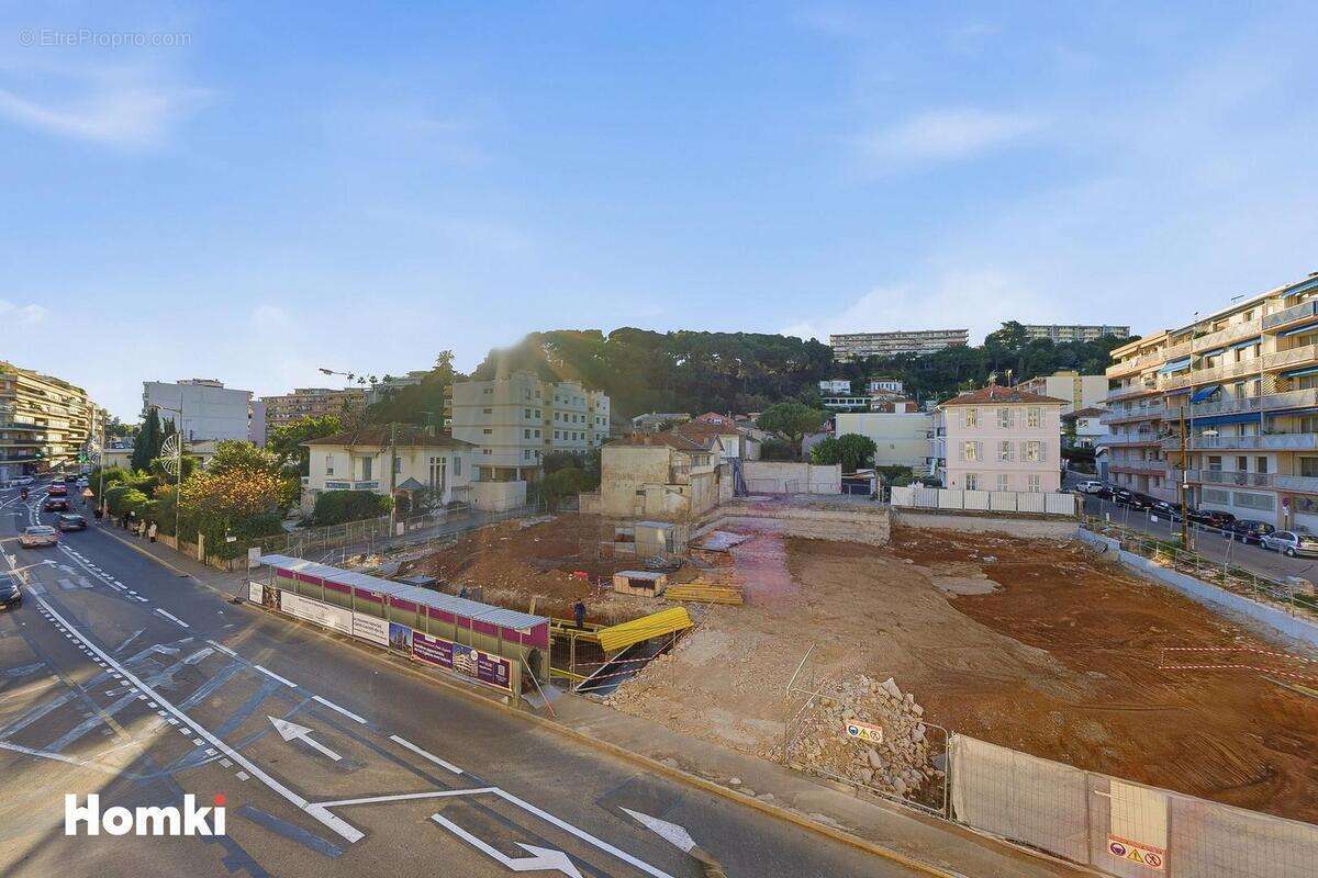 Appartement à SAINT-LAURENT-DU-VAR