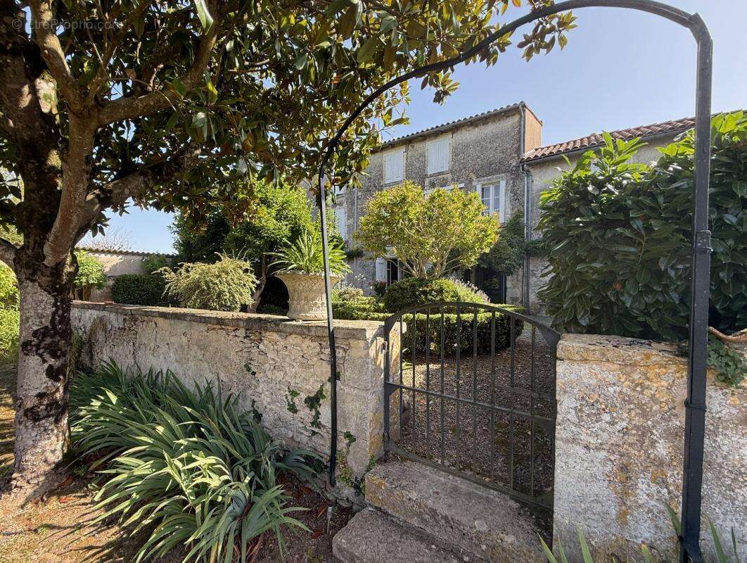 Maison à LA MOTHE-SAINT-HERAY