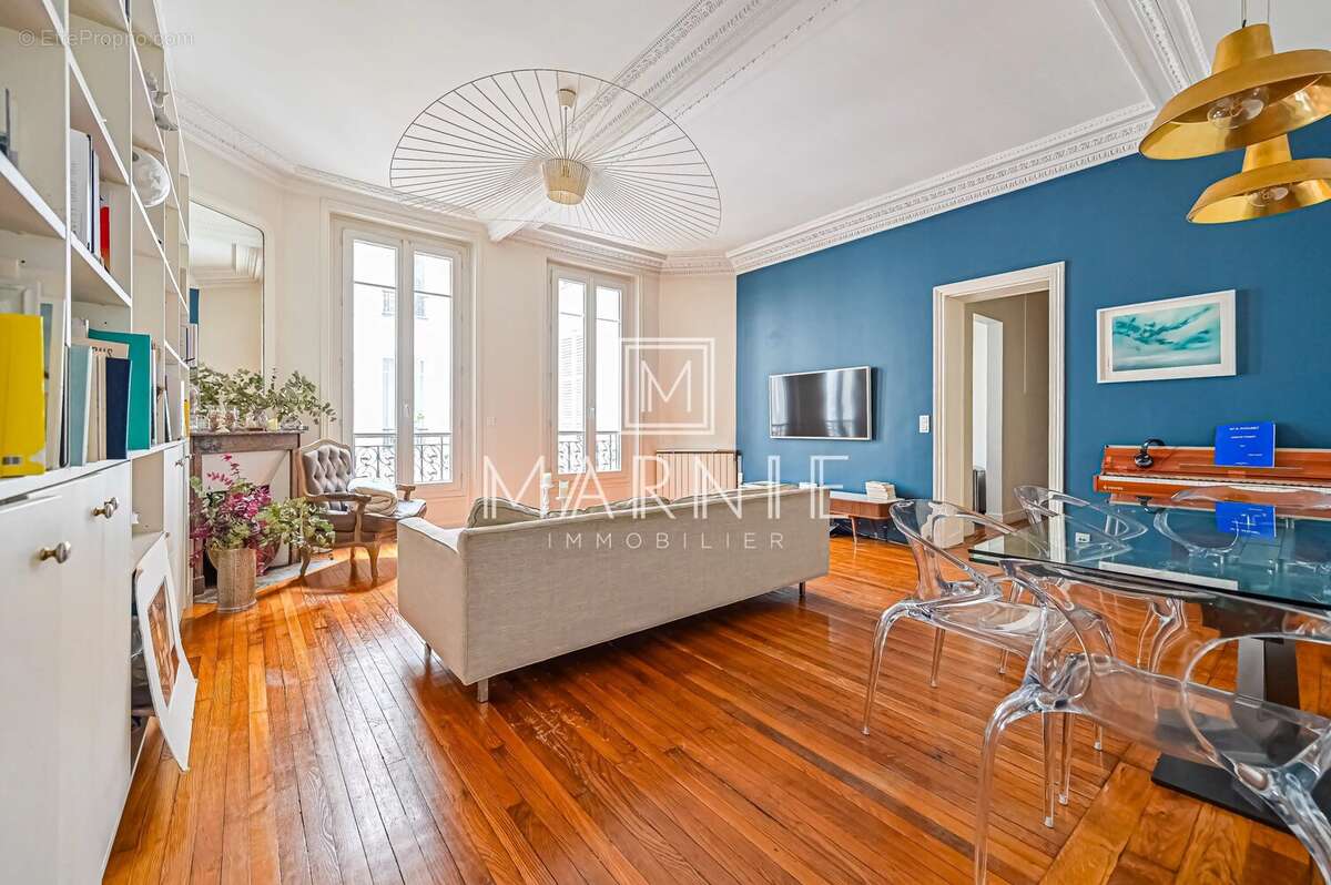Appartement à PARIS-17E