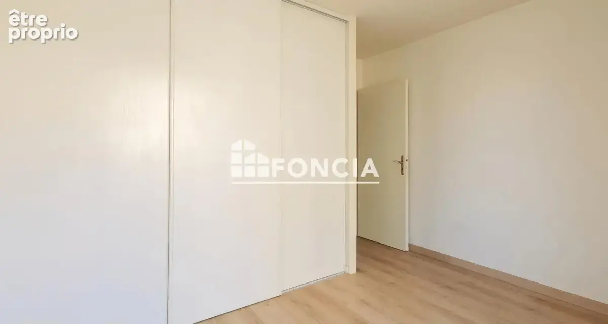A 2 min du RER A , F2 de 48 m2 avec balcon, terrasse et parking - photo 7