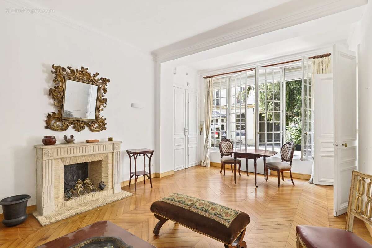 Appartement à PARIS-7E