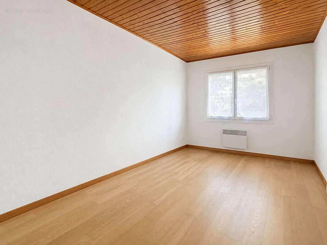 Maison familiale avec jardin 5 chambres - Plain-pied - Sainte-Soulle - photo 16