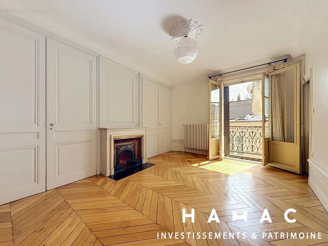 Maison de 260m2 - 1000m2 de terrain - Stationnement - photo 11
