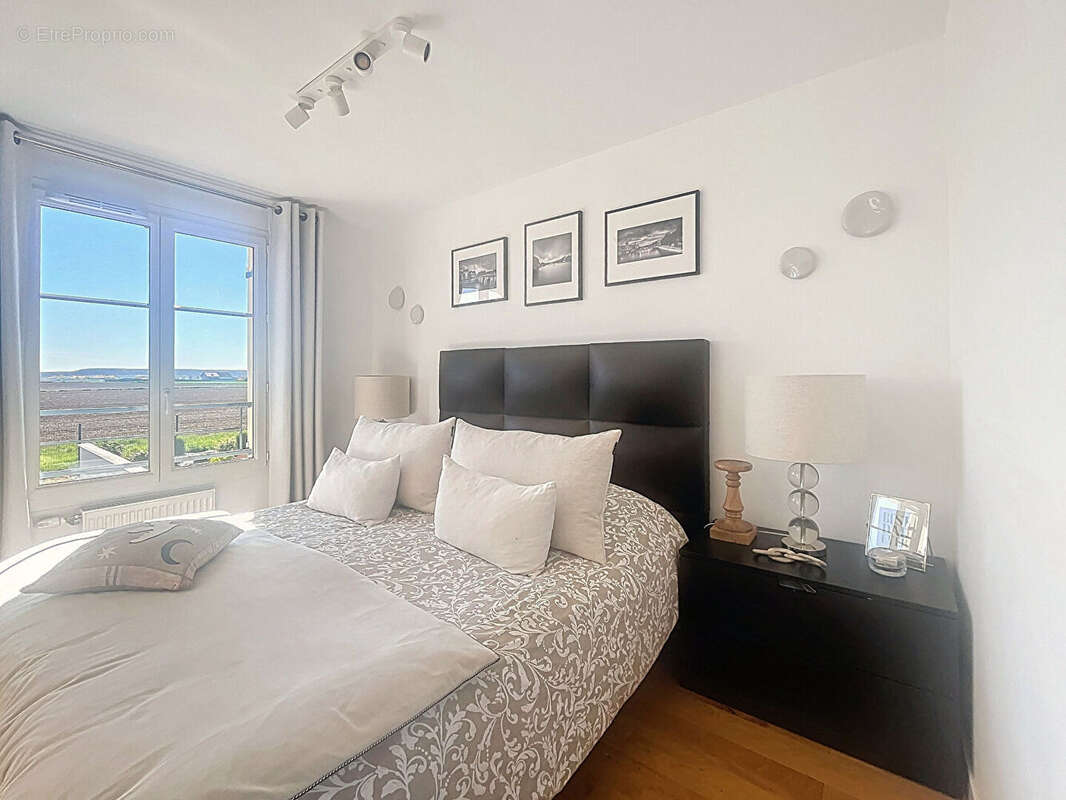 Maison à THIVERVAL-GRIGNON