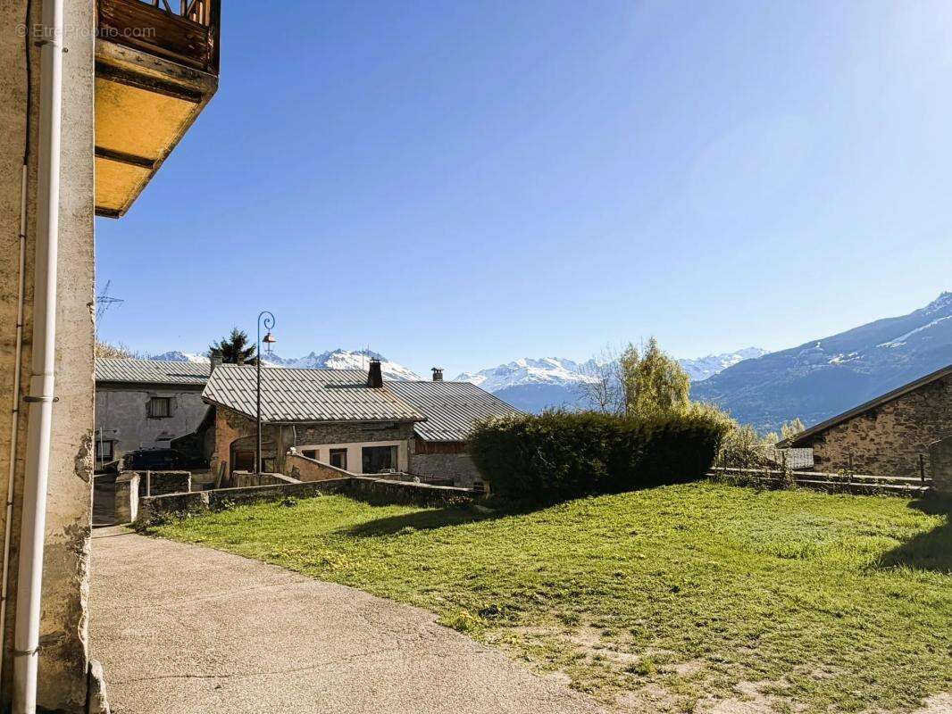 Maison à LES CHAPELLES