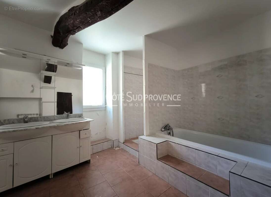 Appartement à VILLES-SUR-AUZON