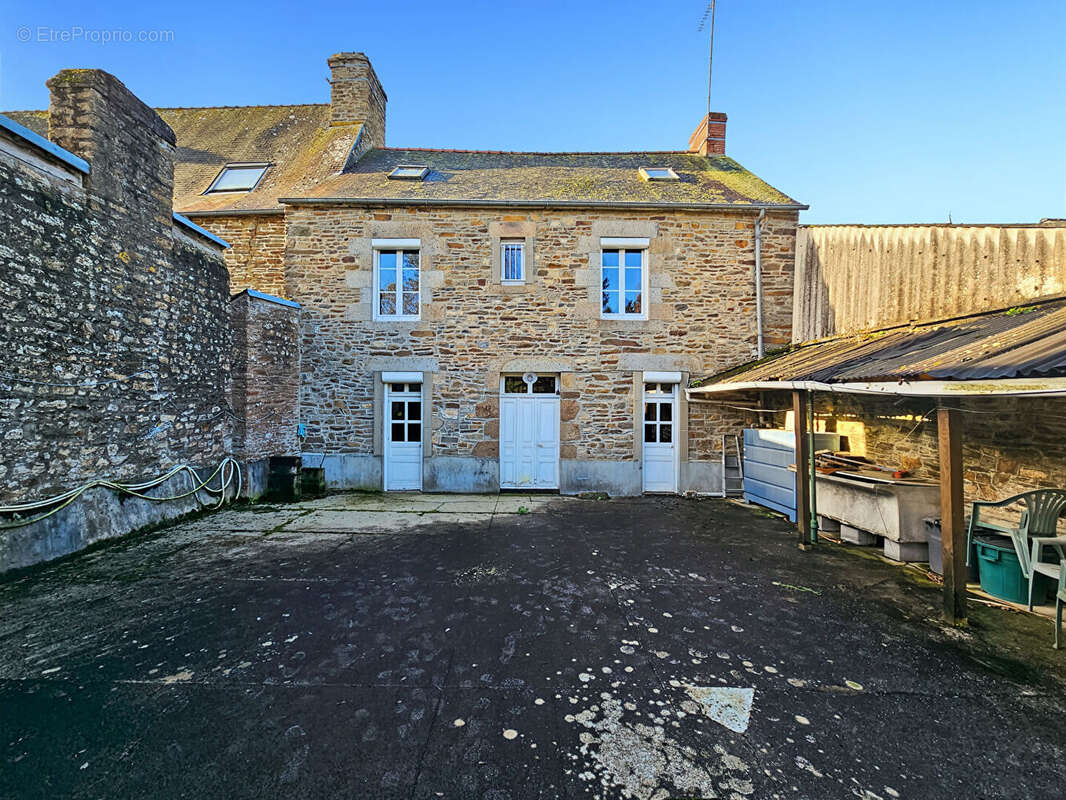 Maison à ANTRAIN