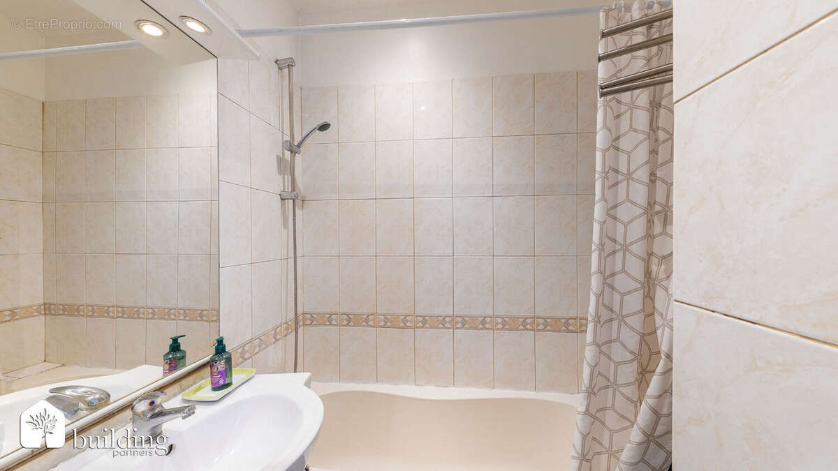 Appartement à COURBEVOIE