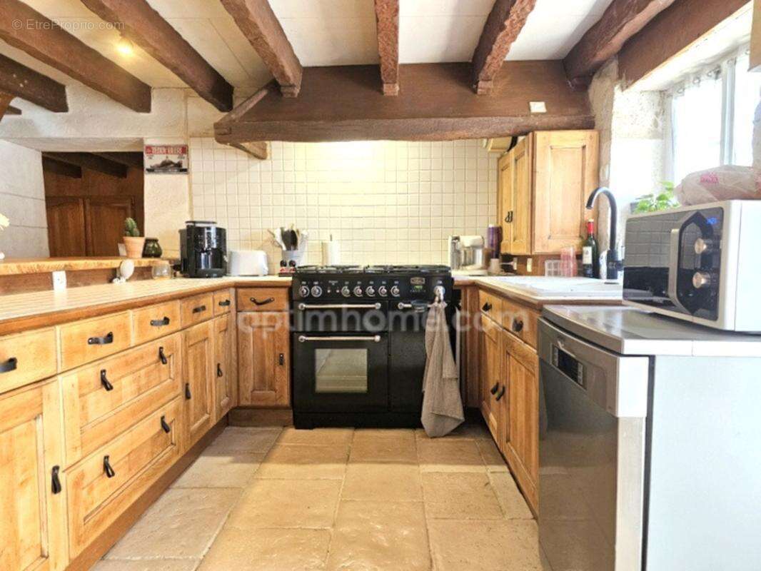 Maison en pierre atypique de 122 m² 3 chambres et 1 bureau – Coup de cœur assuré à MAGNAC SUR TOUVRE (16) - photo 2