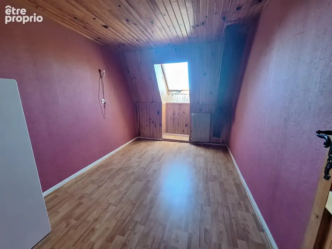 Authentique maison bressane de 140 m2 avec terrain de 1 300 m2   Charme et potentiel à 3 min du centre-ville - photo 11