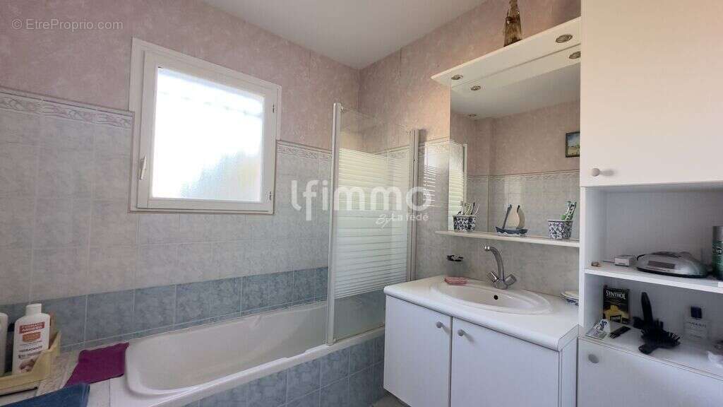 Maison à SAINTE-VALIERE