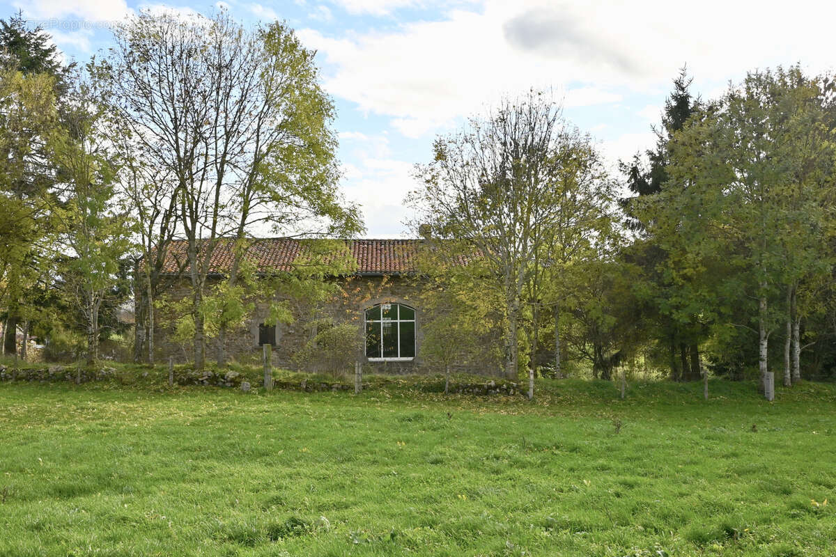 Maison à SAINT-HILAIRE-CUSSON-LA-VALMITTE