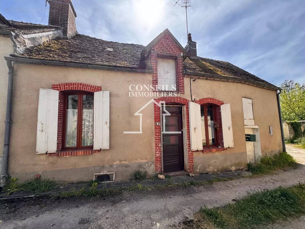 Maison à SAINT-JULIEN-DU-SAULT