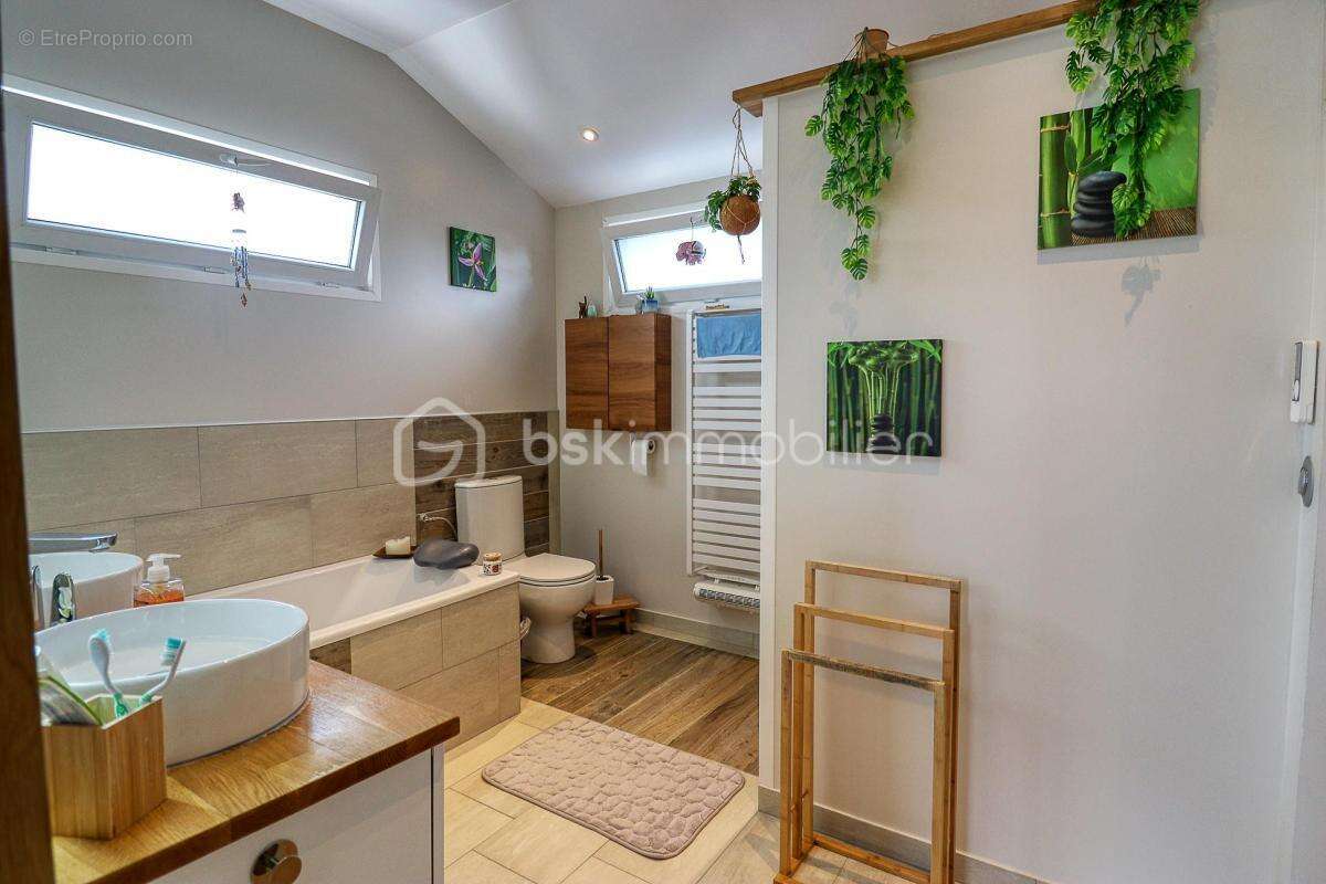 Maison de plain-pied total - 130 m² - 6 pièces - Milly-sur-Thérain (60112) - photo 6