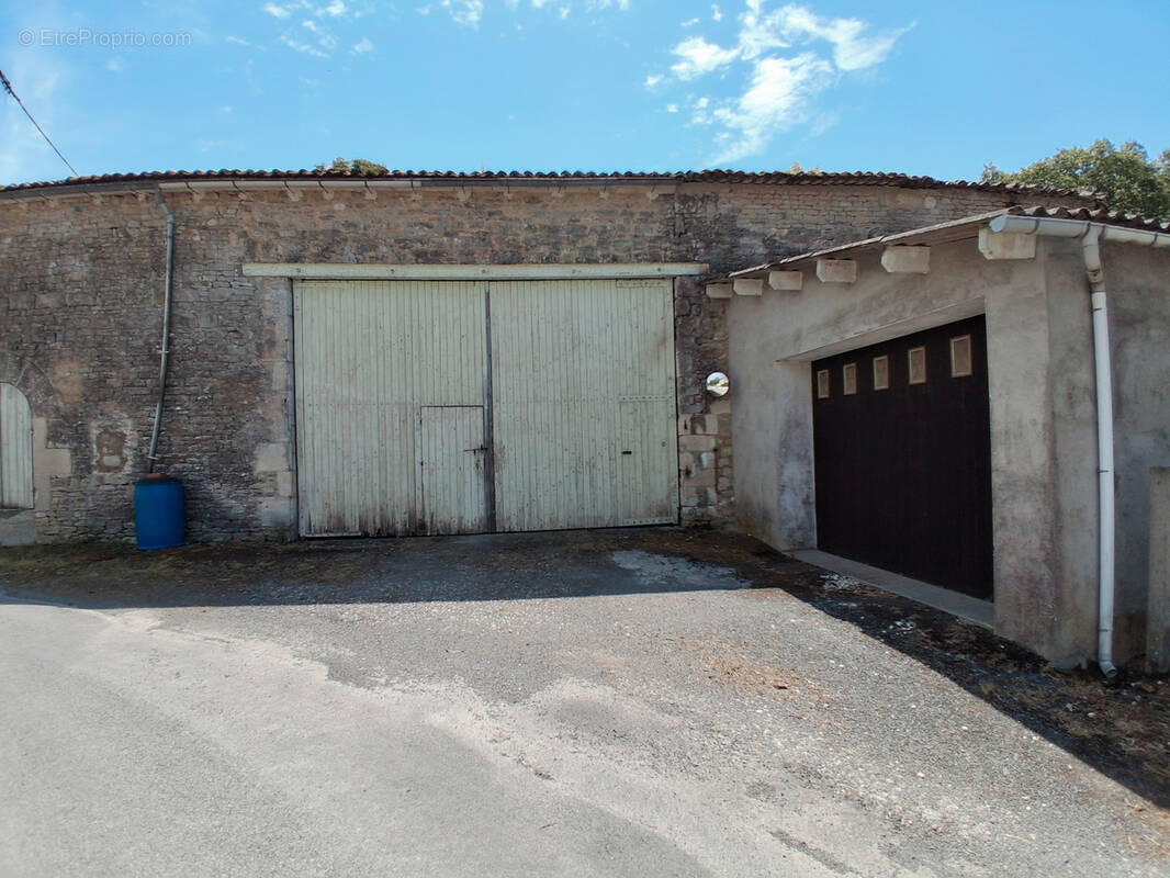 Maison à SAINT-PIERRE-D'AMILLY